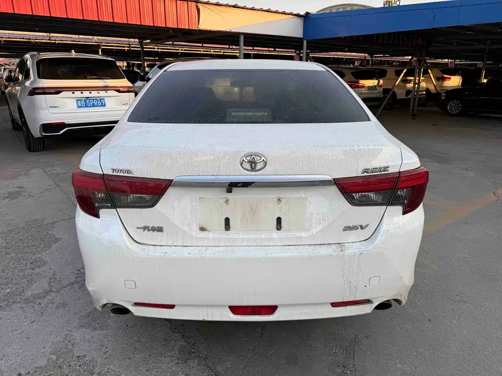 Toyota Reiz — миниатюра 5