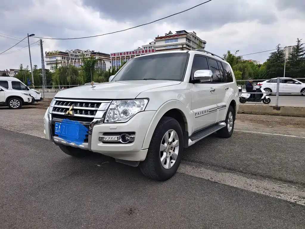 Mitsubishi Pajero (Import)