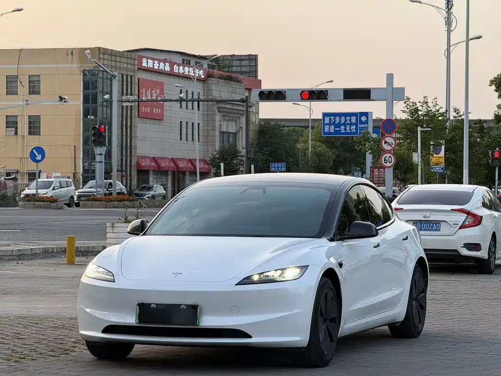 Tesla Model 3 2024