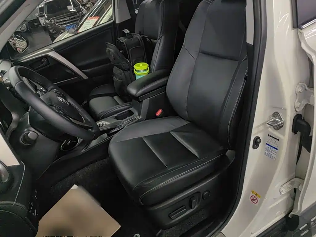 Toyota RAV4 — миниатюра 15