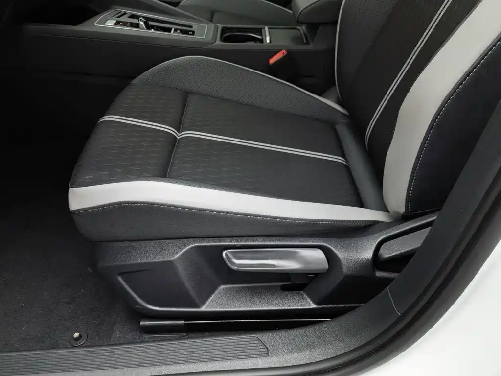 Volkswagen Golf — миниатюра 20
