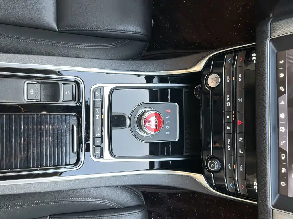 Jaguar XFL — миниатюра 15