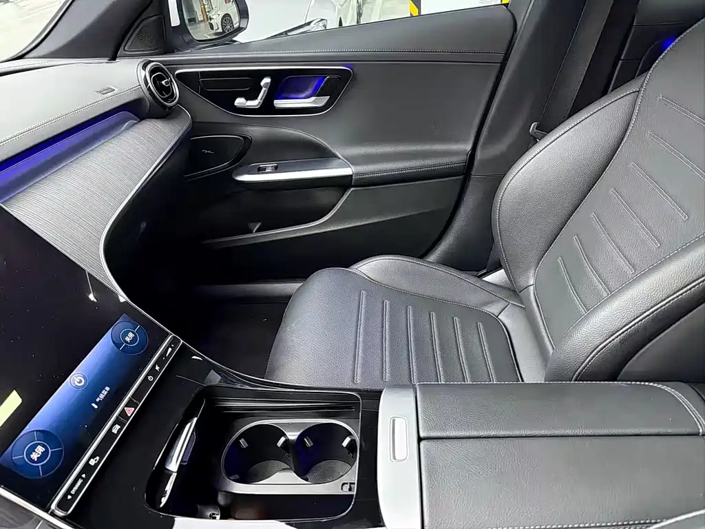 Mercedes-Benz C-Class — миниатюра 7