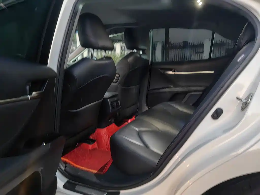 Toyota Camry 2019 2.0G Luxury V