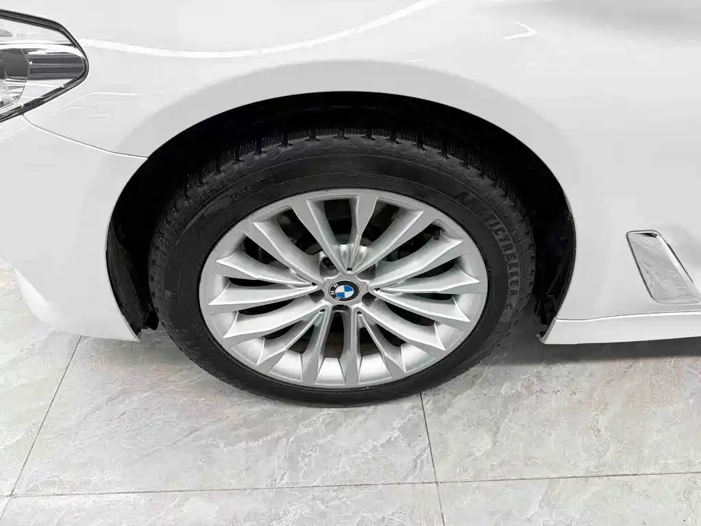 BMW 5 Series — миниатюра 22