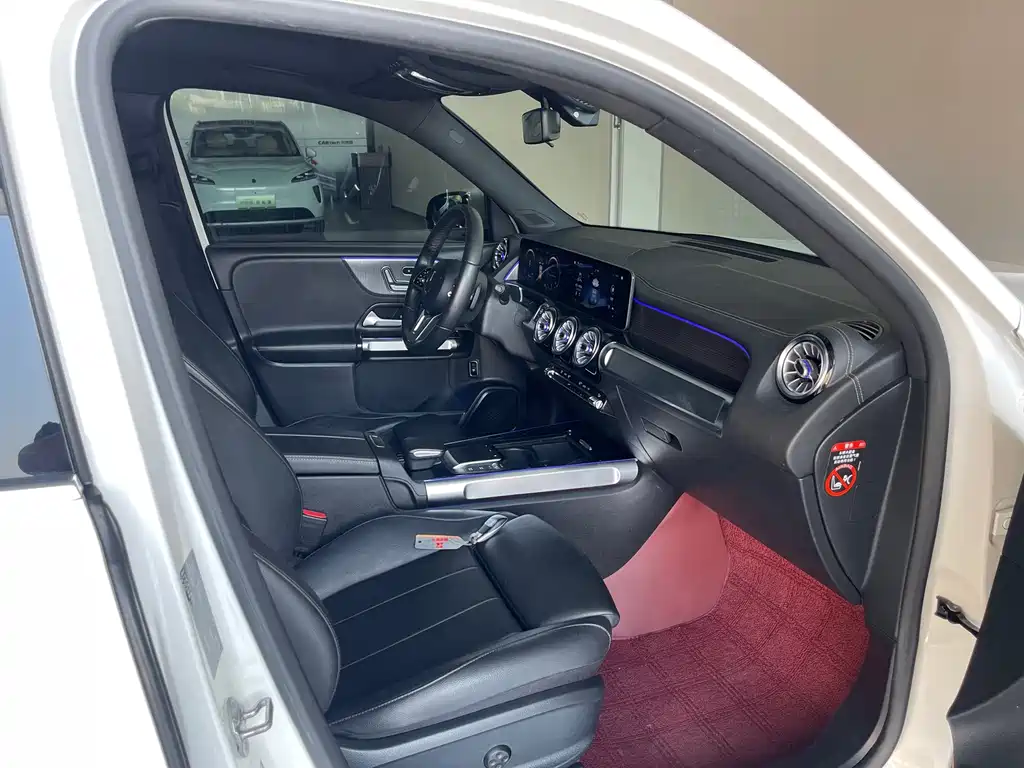 Mercedes-Benz GLB — миниатюра 26