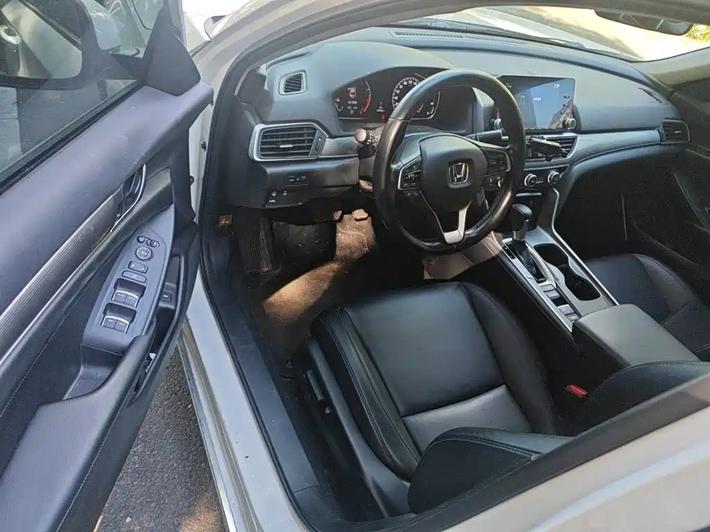 Honda Accord — миниатюра 17