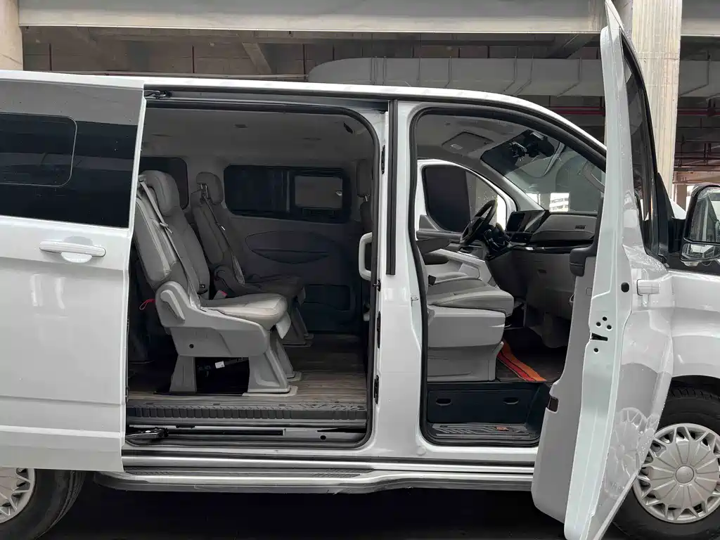 Ford Transit — миниатюра 7