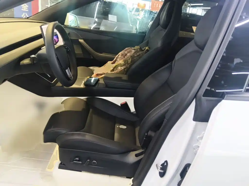 Tesla Model Y L — миниатюра 15