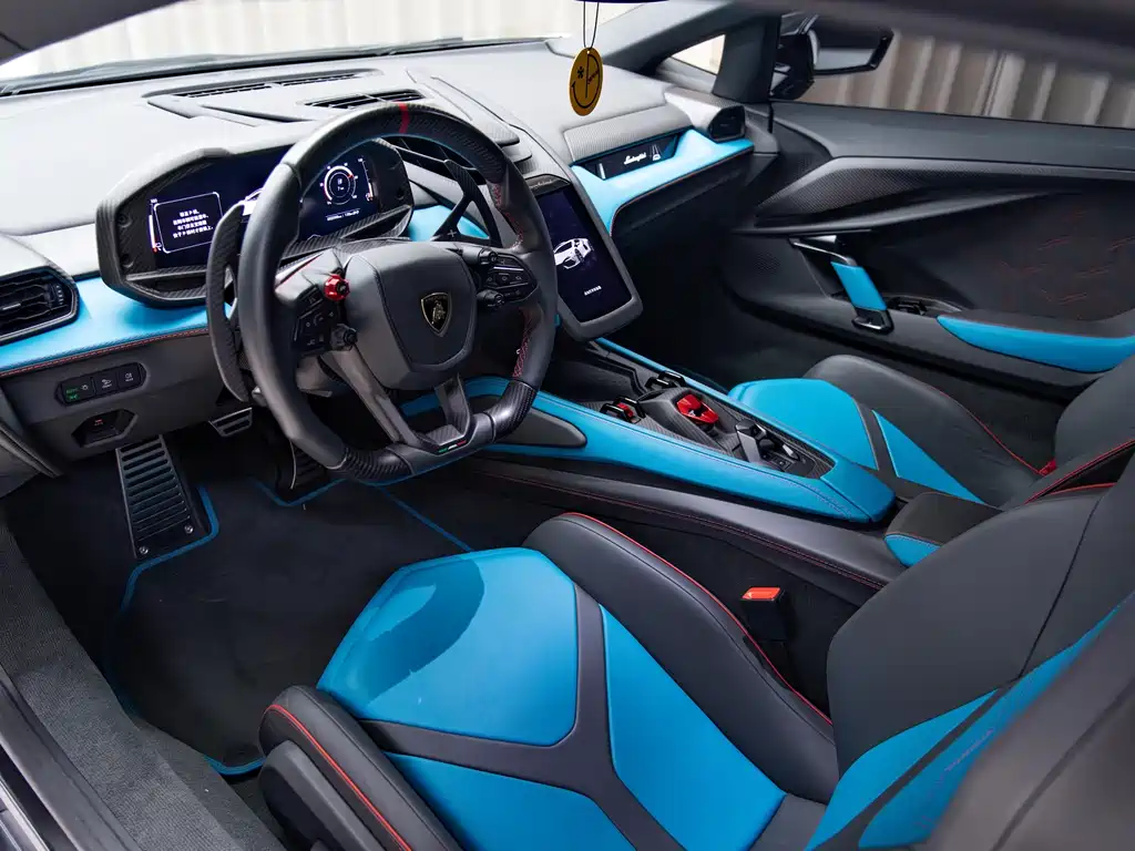 Lamborghini Revuelto — миниатюра 4
