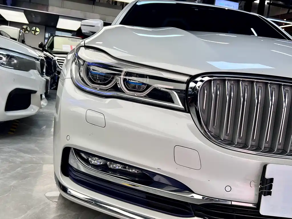 BMW 7 Series — миниатюра 5