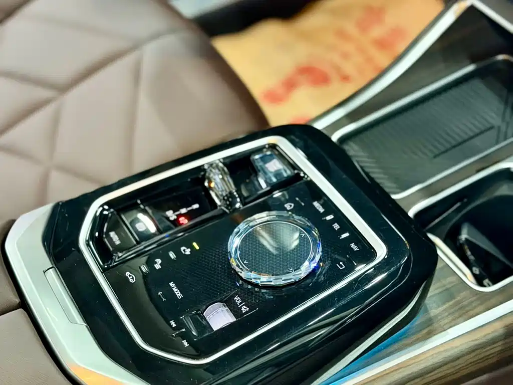 BMW 7 Series — миниатюра 7