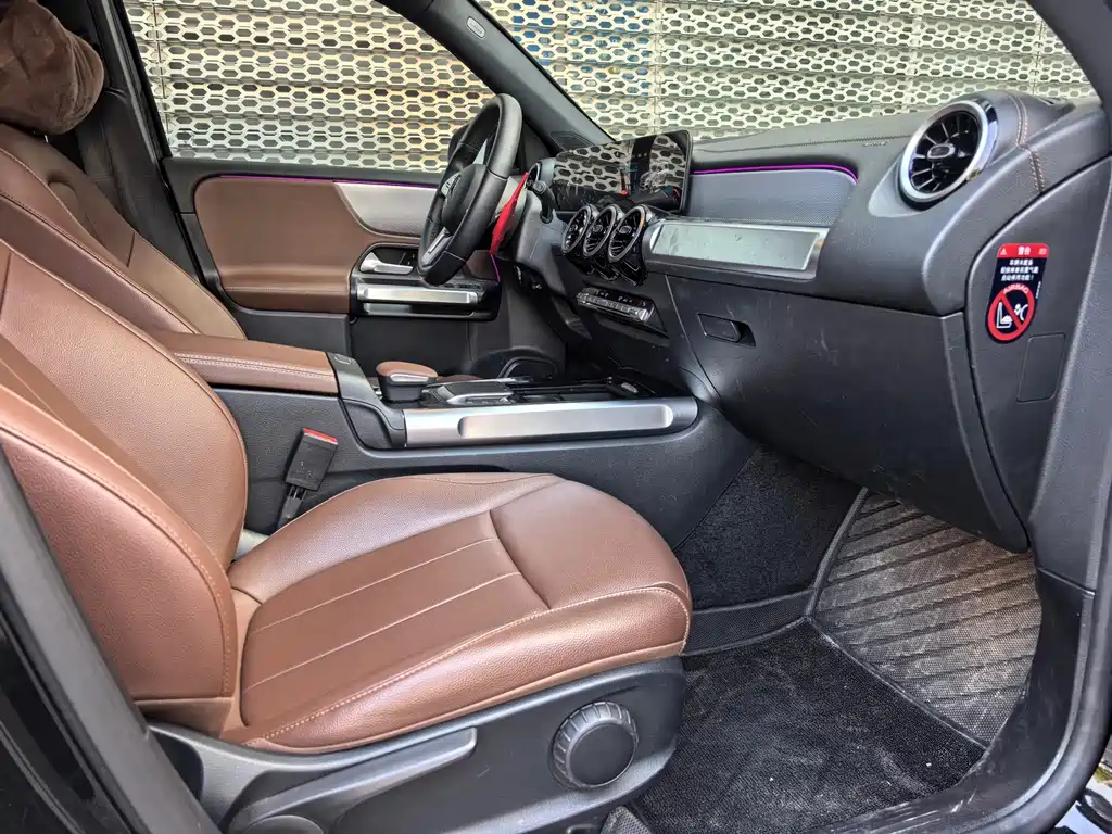 Mercedes-Benz GLB — миниатюра 11