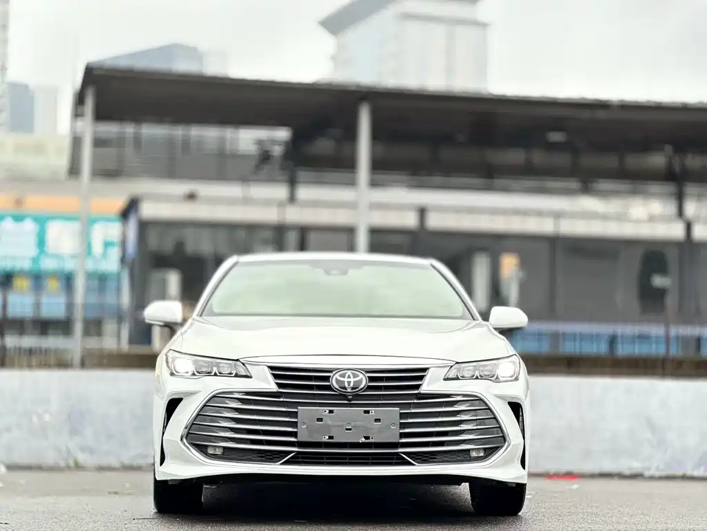 Toyota Avalon - фото 2