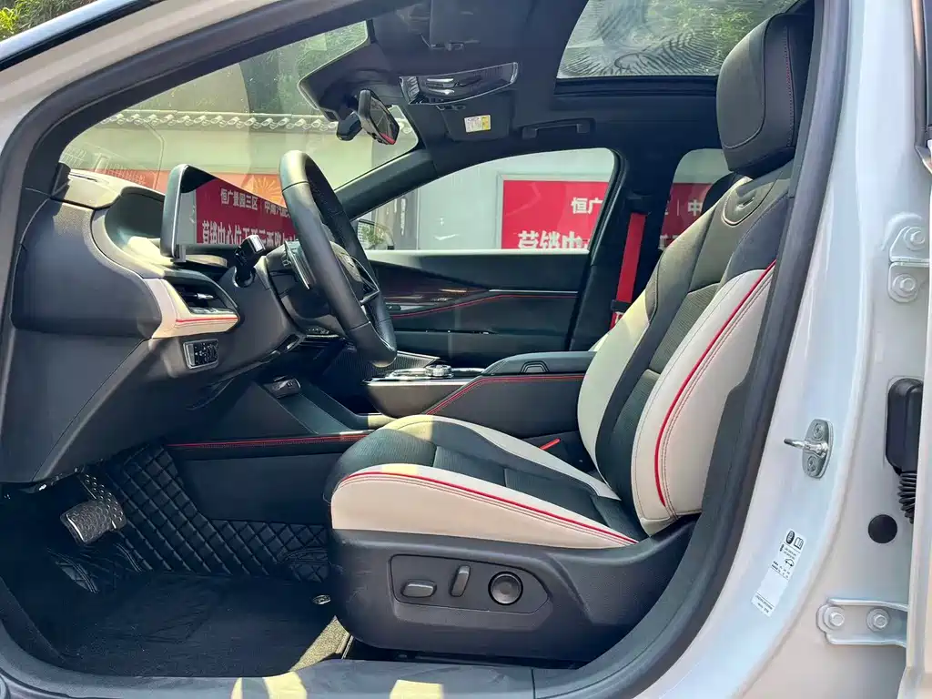 Cadillac GT4 — миниатюра 5