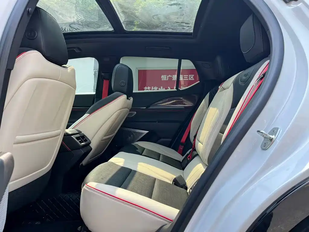 Cadillac GT4 — миниатюра 6