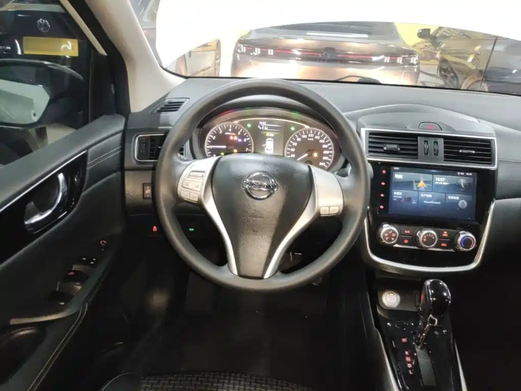 Nissan Tiida — миниатюра 11