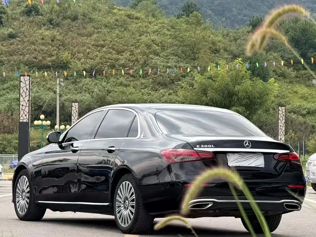 Mercedes-Benz E-Class — миниатюра 7