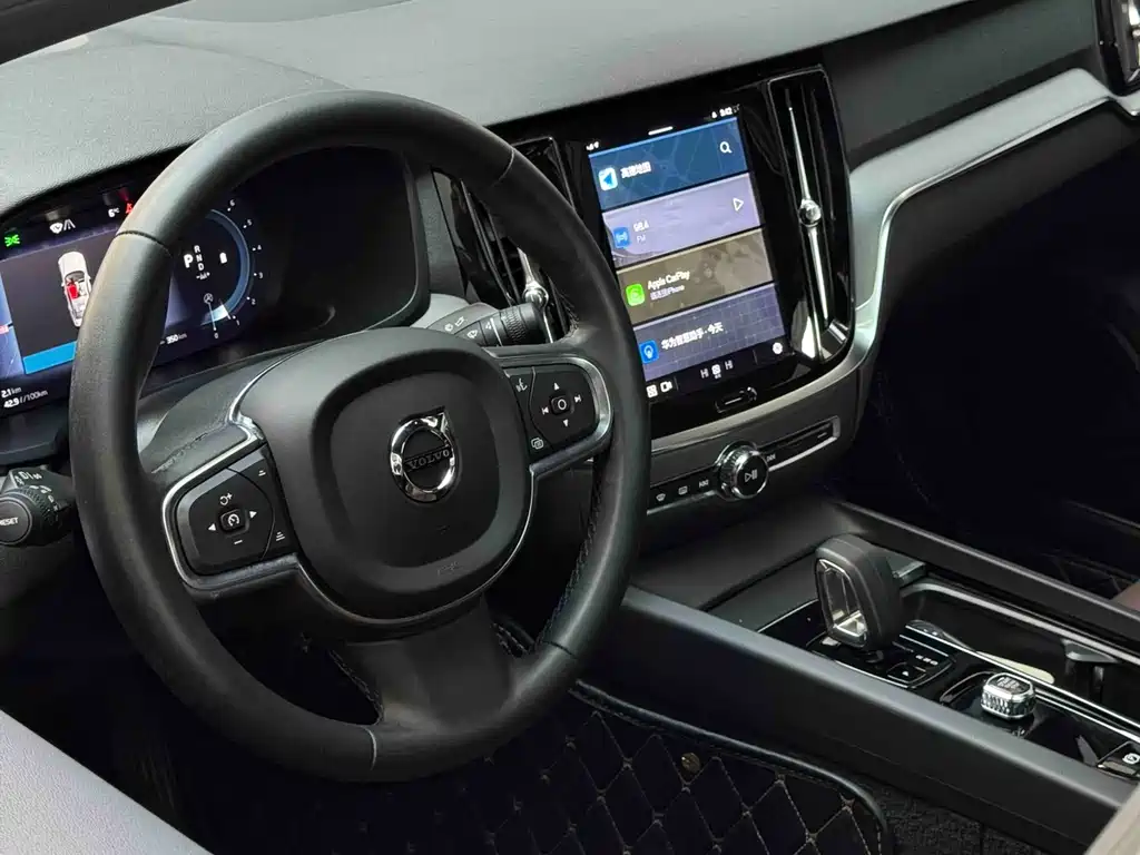 Volvo S60 2023 B4 Luxury