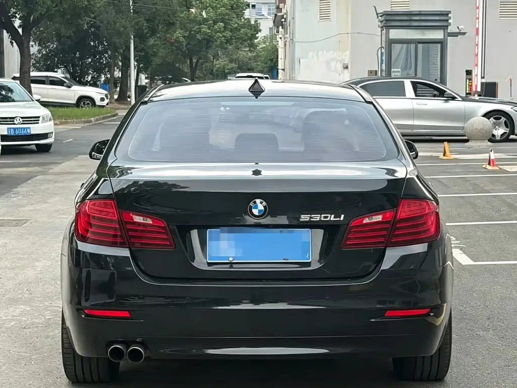 BMW 5 Series — миниатюра 4