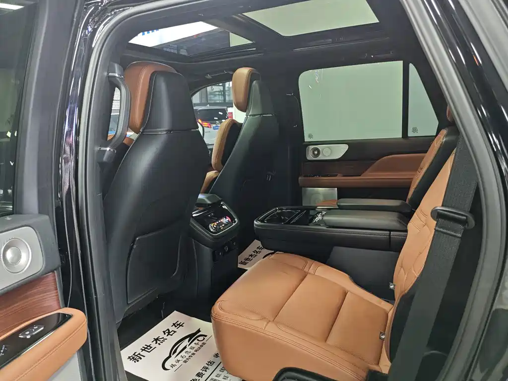 Lincoln Navigator — миниатюра 3
