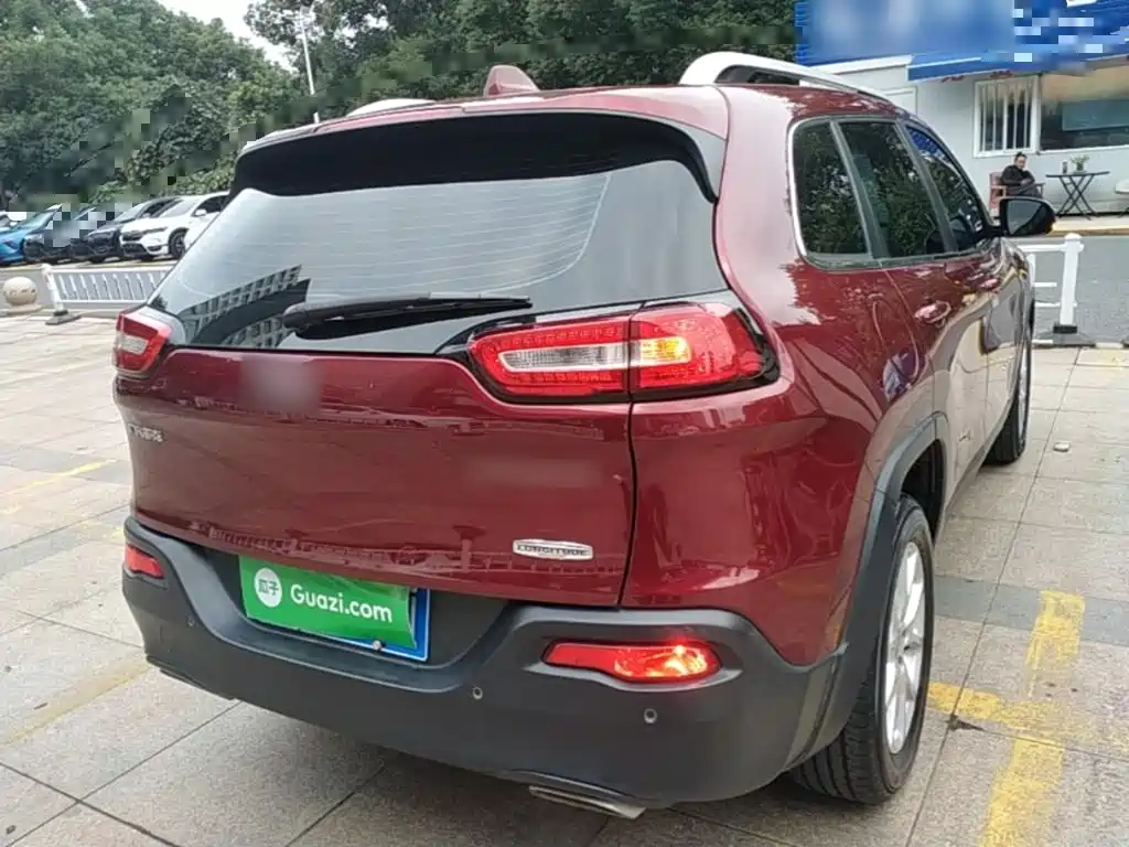 Jeep Cherokee — миниатюра 7