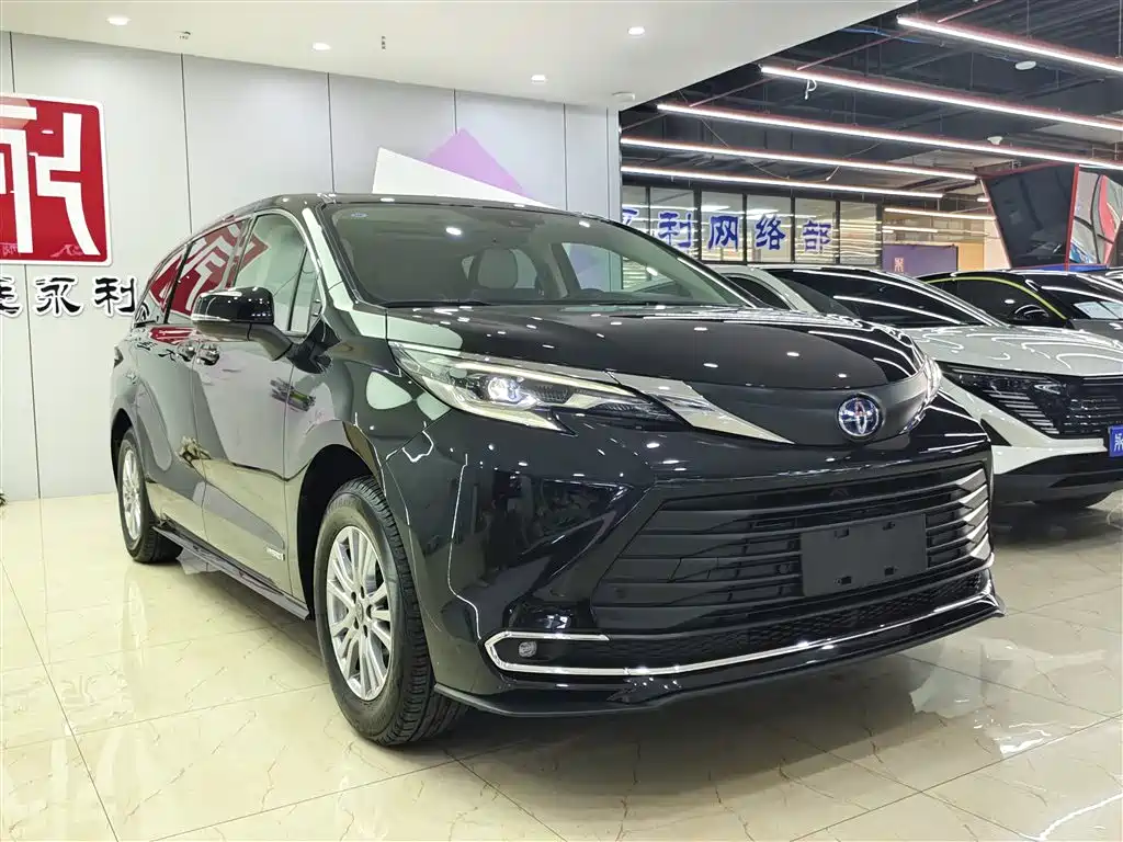 TOYOTA SIENNA