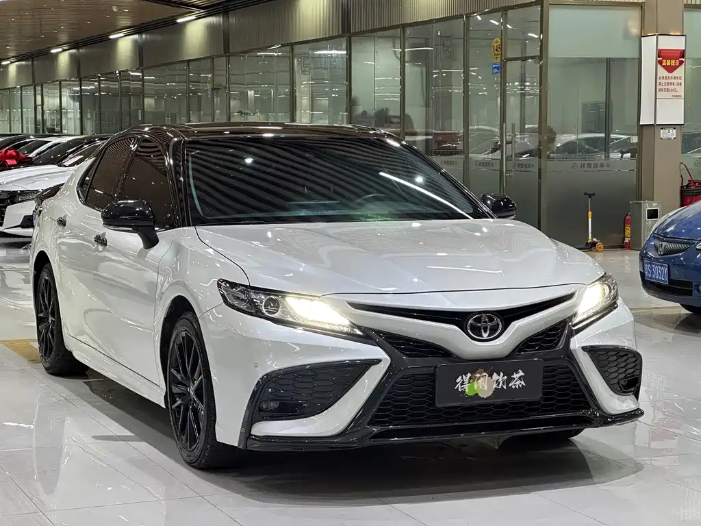 Toyota Camry — миниатюра 3