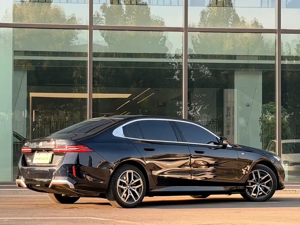 BMW i5 — миниатюра 6