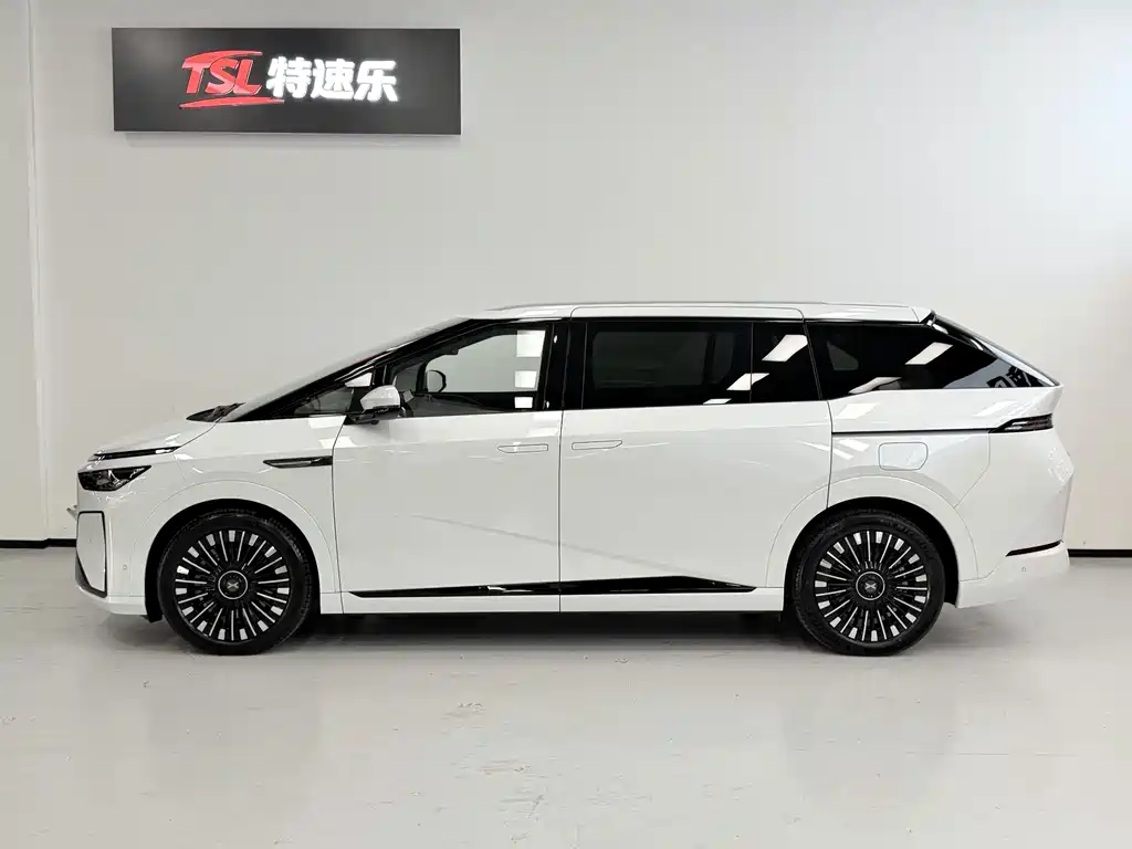 XPeng X9 — миниатюра 3