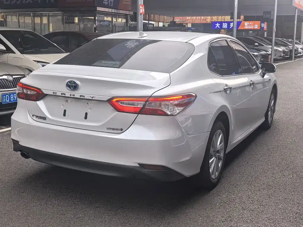 Toyota Camry — миниатюра 4