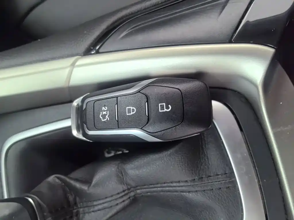Ford Mondeo — миниатюра 9