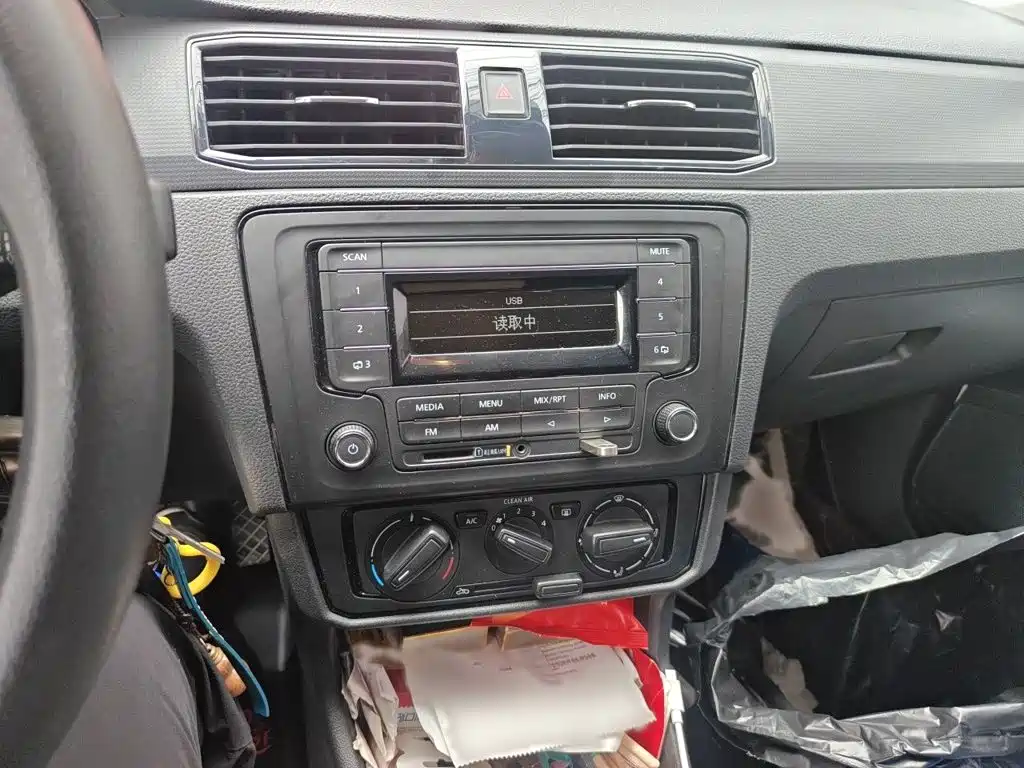 Volkswagen Santana — миниатюра 6