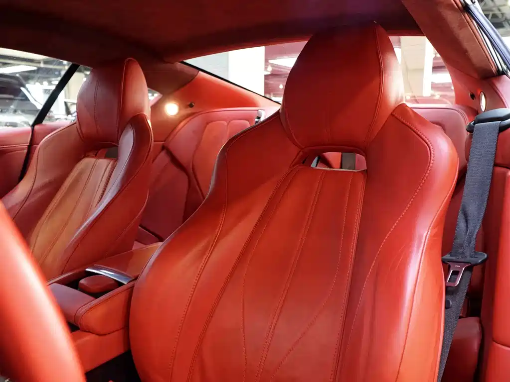 Aston Martin DB9 — миниатюра 8