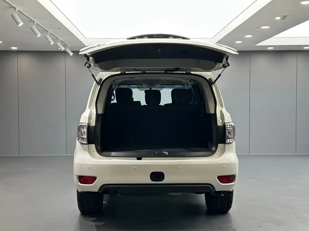Nissan Patrol — миниатюра 28