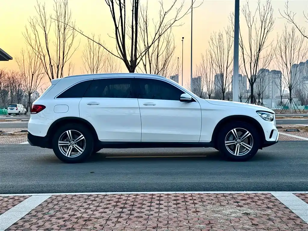 MERCEDES-BENZ GLC