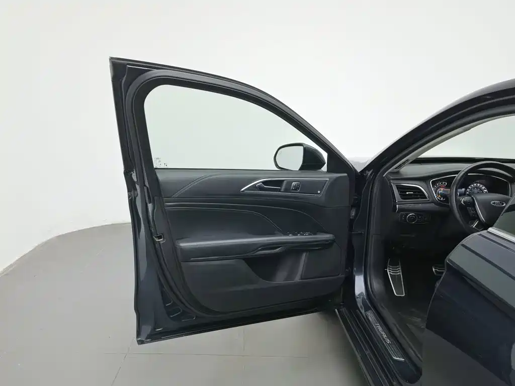 Ford Taurus — миниатюра 8
