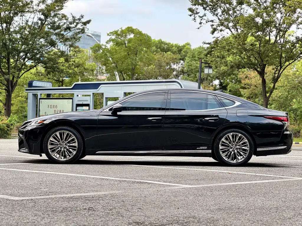 Lexus LS — миниатюра 6