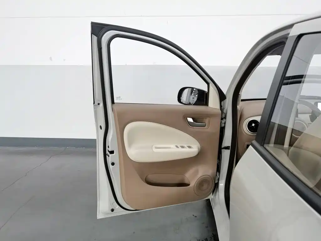 Wuling MINIEV — миниатюра 8