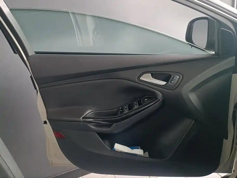 Ford Focus — миниатюра 7