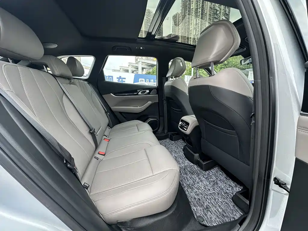 Geely Boyue L — миниатюра 14