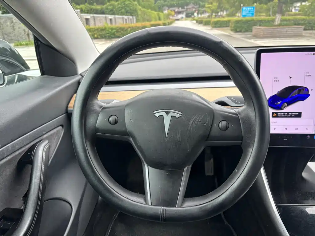 Tesla Model 3 — миниатюра 12