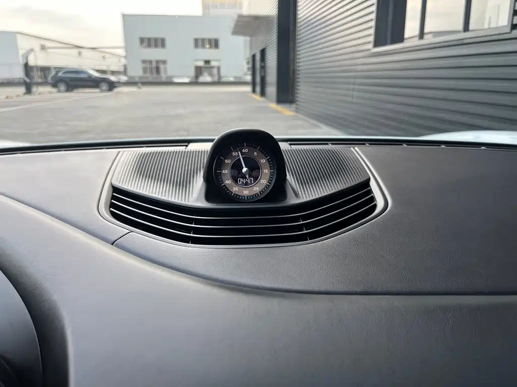 Porsche Taycan — миниатюра 11
