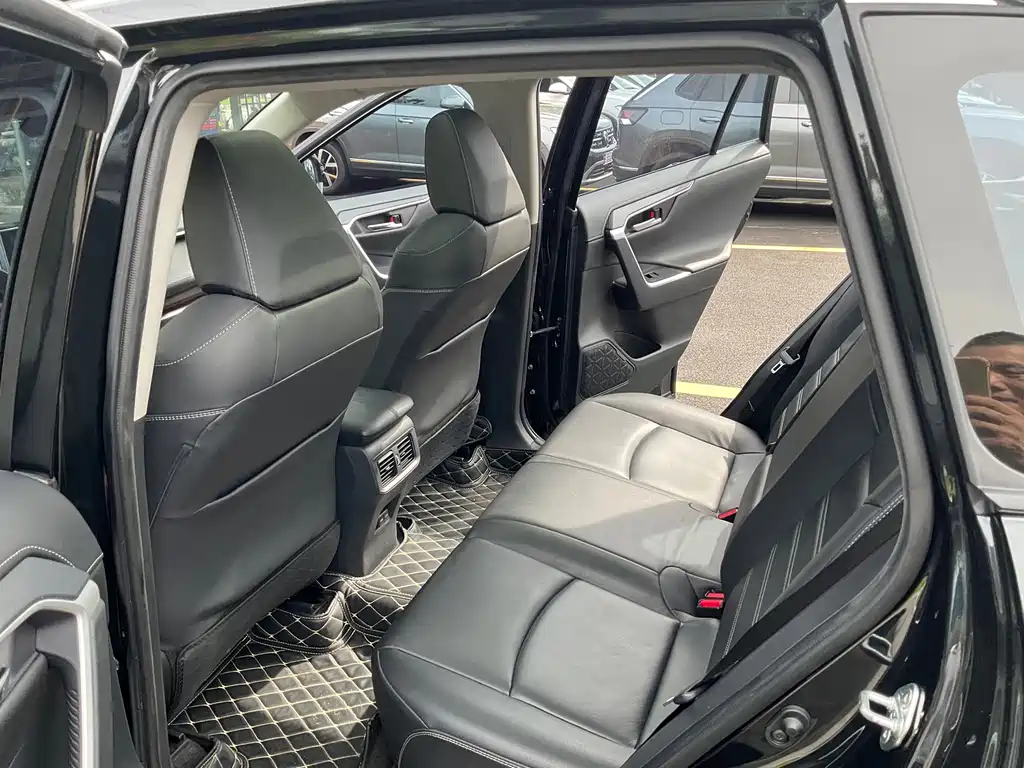 Toyota RAV4 — миниатюра 11