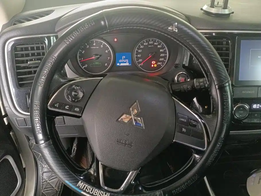 Mitsubishi Outlander — миниатюра 15