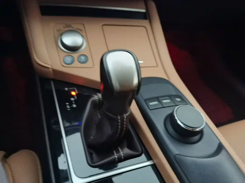 Lexus ES — миниатюра 14