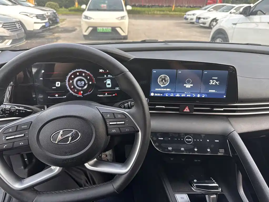Hyundai Elantra — миниатюра 12