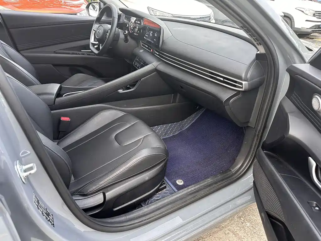 Hyundai Elantra — миниатюра 8