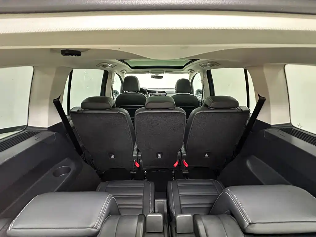 Volkswagen Touran — миниатюра 23