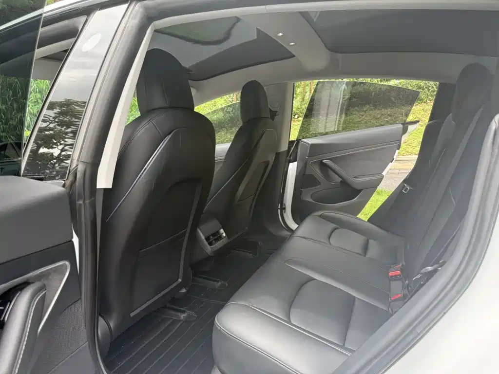 Tesla Model 3 — миниатюра 12